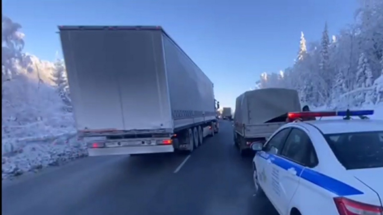 Несколько водителей застряли в мороз на трассе в Челябинской области
