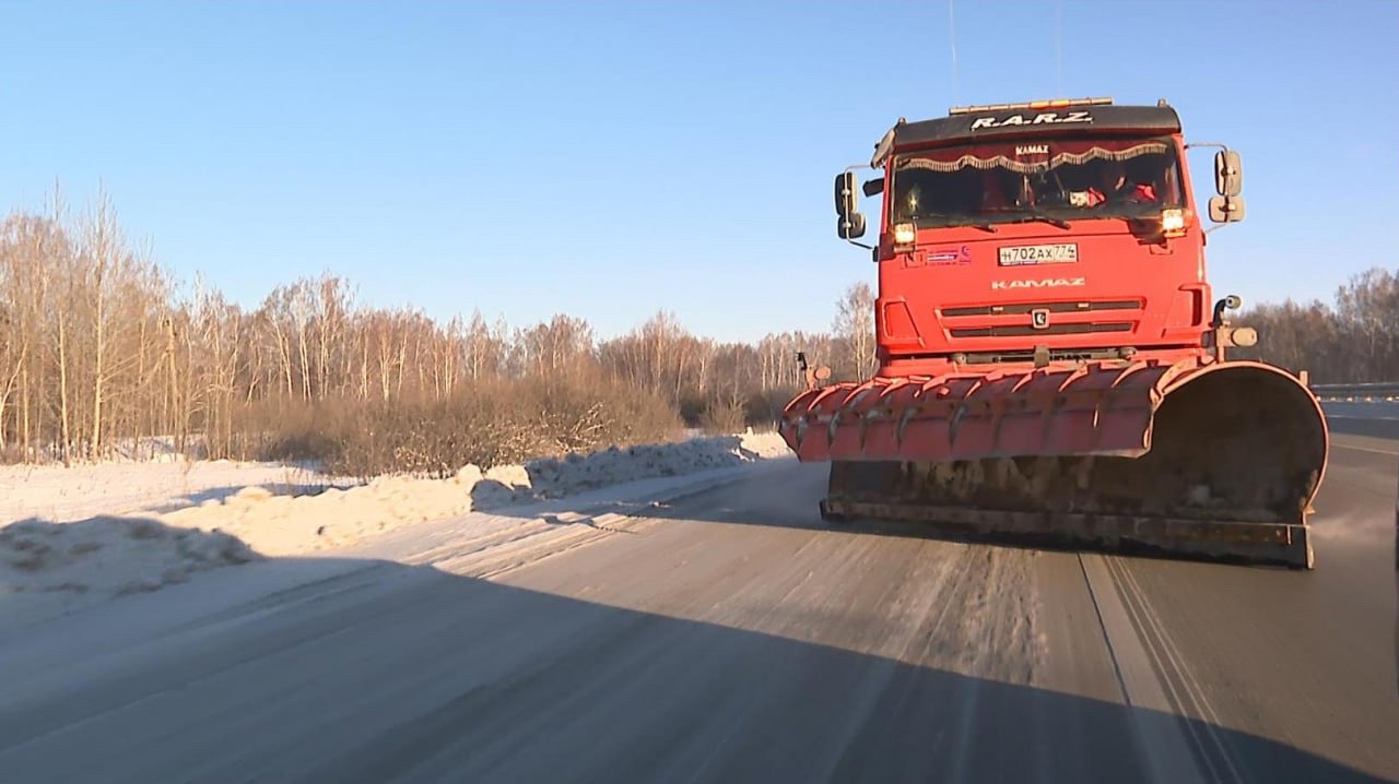 Массовая уборка: 400 единиц дорожной техники вышли на трассы Челябинской области
