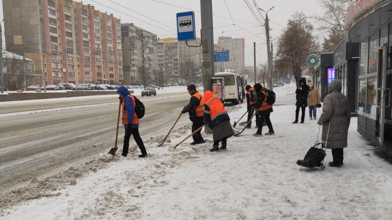 В мэрии Челябинска объяснили, куда жаловаться на плохую уборку снега