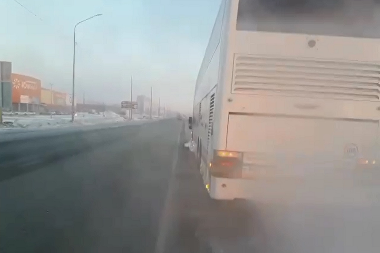 Автобус с пассажирами застрял в мороз на трассе в Челябинской области