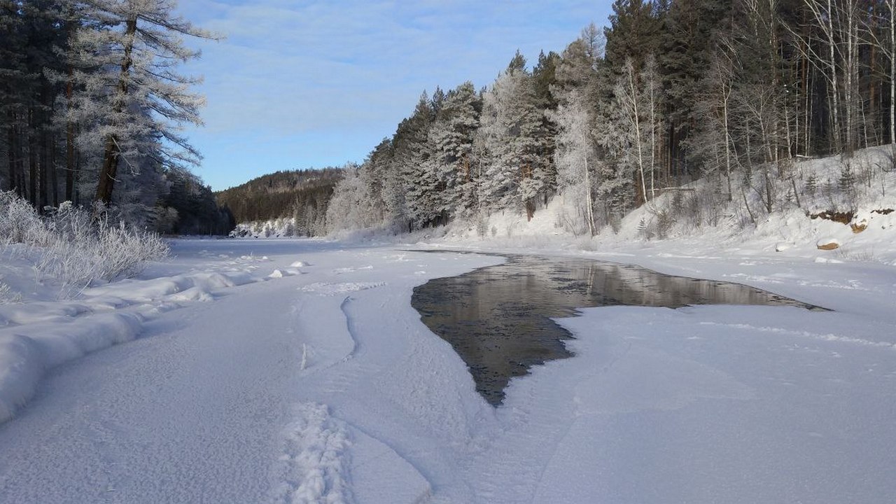 Бурная река в горах Челябинской области не замерзла даже в -40°C
