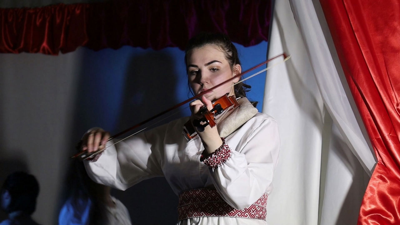Стихи и игра на скрипке: как в колонии Челябинска выбирали королеву красоты