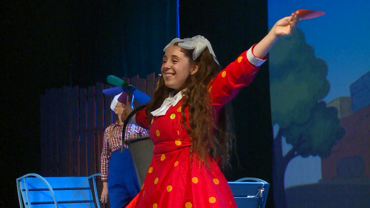Театры в Магнитогорске устроили детям сказочный праздник