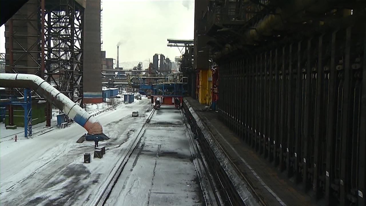 За смену разгружает 43 печи: лучшего работника месяца назвали на ММК