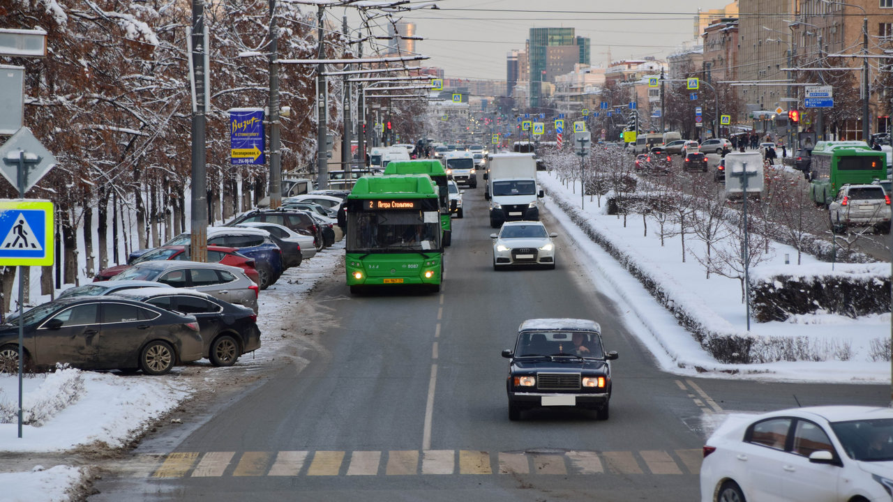 В Челябинске проверят движение общественного транспорта по жалобам пассажиров
