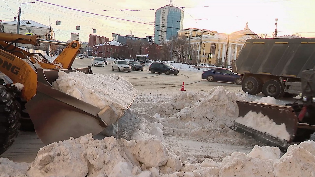 Чиновники в Челябинске проверили уборку самых заснеженных улиц