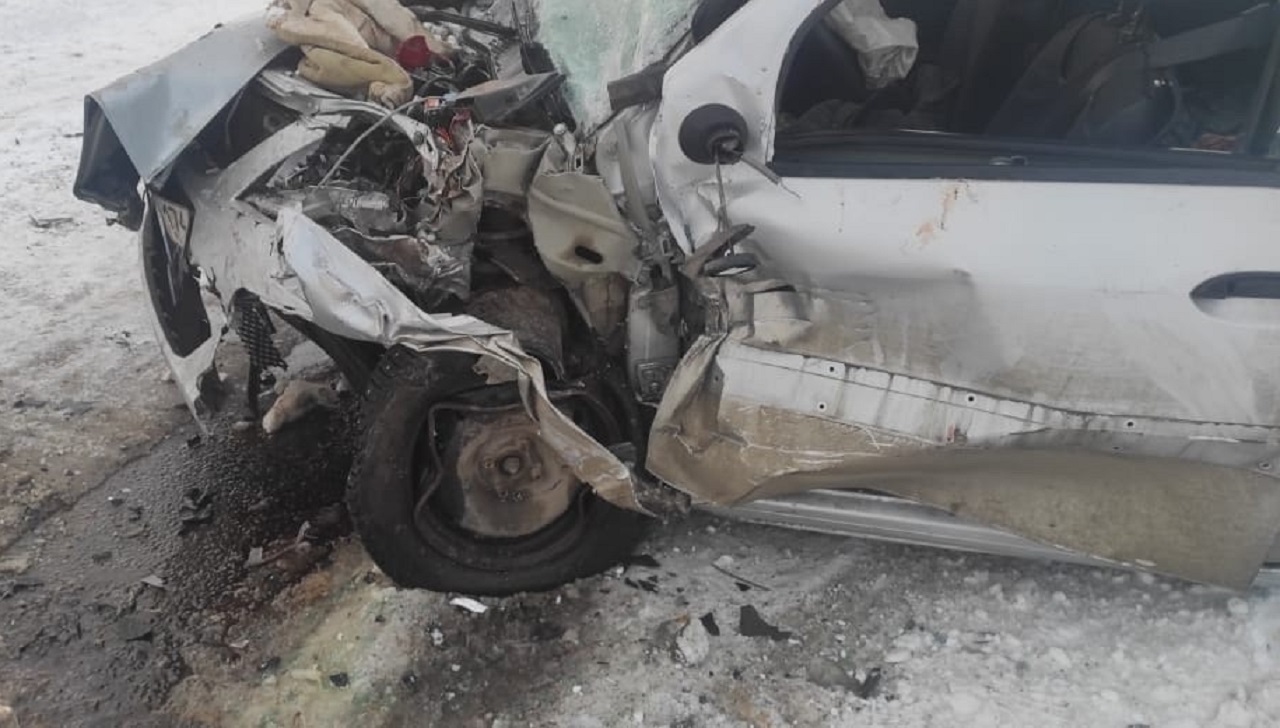 Лобовое ДТП в Челябинской области: один человек погиб, четверо ранены