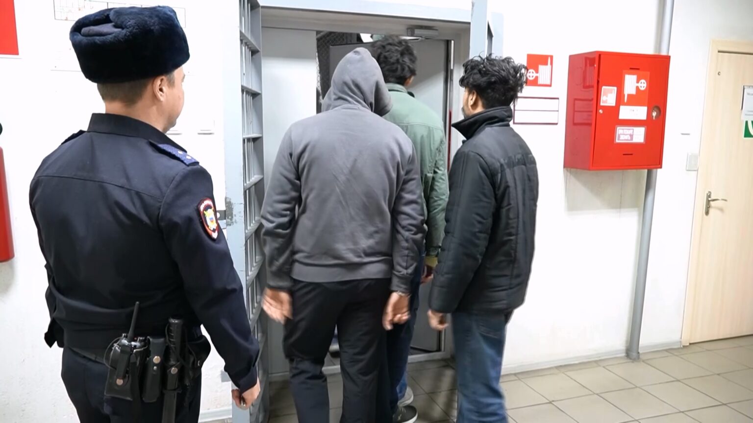 Алгоритм действий сотрудника полиции. Законодательство о применении специальных средств. Действия полиции при совершении. Применение специальных средств. Следствие совершения преступления это.