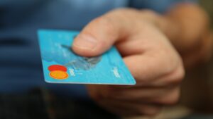 Эксперты из Челябинска объяснили, как кредитные карты влияют на психику