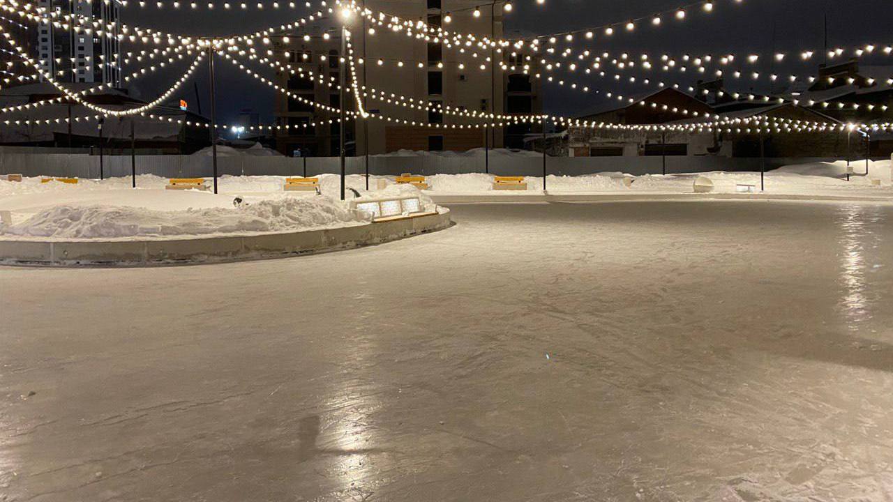 Новый бесплатный каток открыли на набережной Челябинска