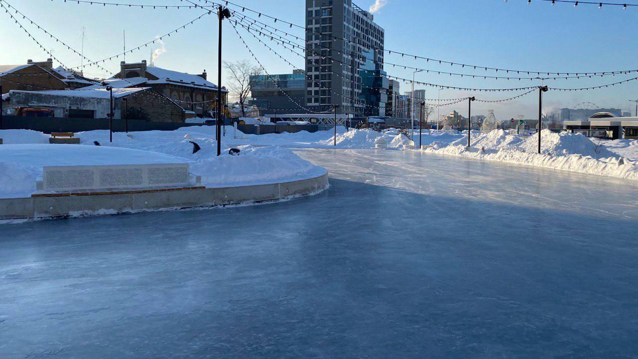 Новый бесплатный каток открыли на набережной Челябинска