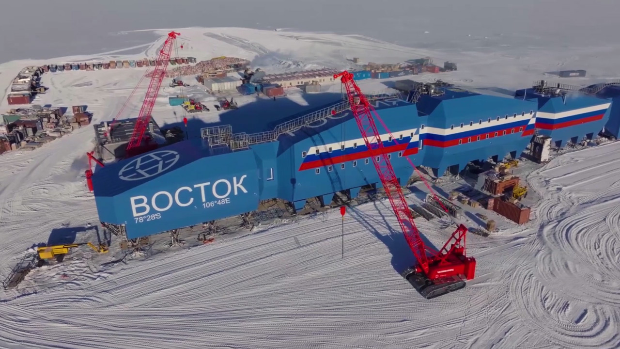 Челябинские краны помогли построить новый зимовочный комплекс в Антарктиде