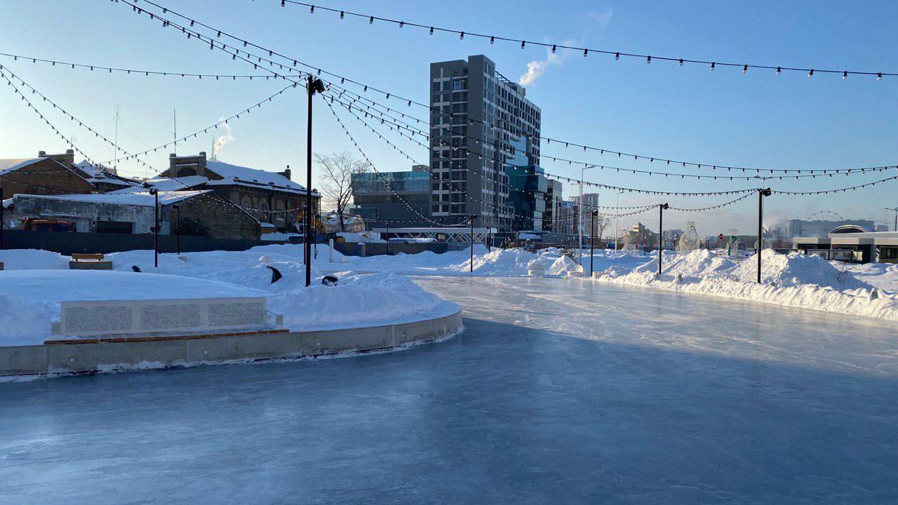 В центре Челябинска залили лед для бесплатных массовых катаний