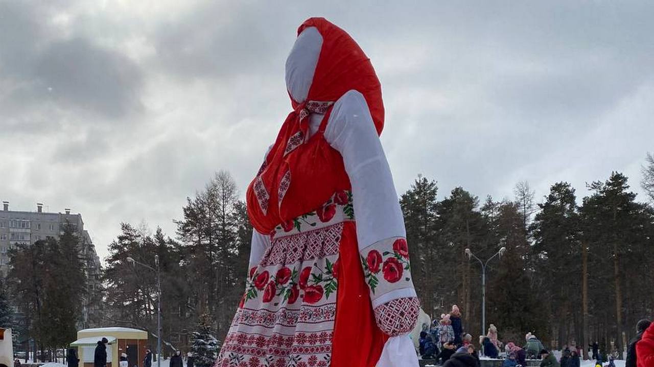 В Челябинске выберут самое красивое чучело Масленицы