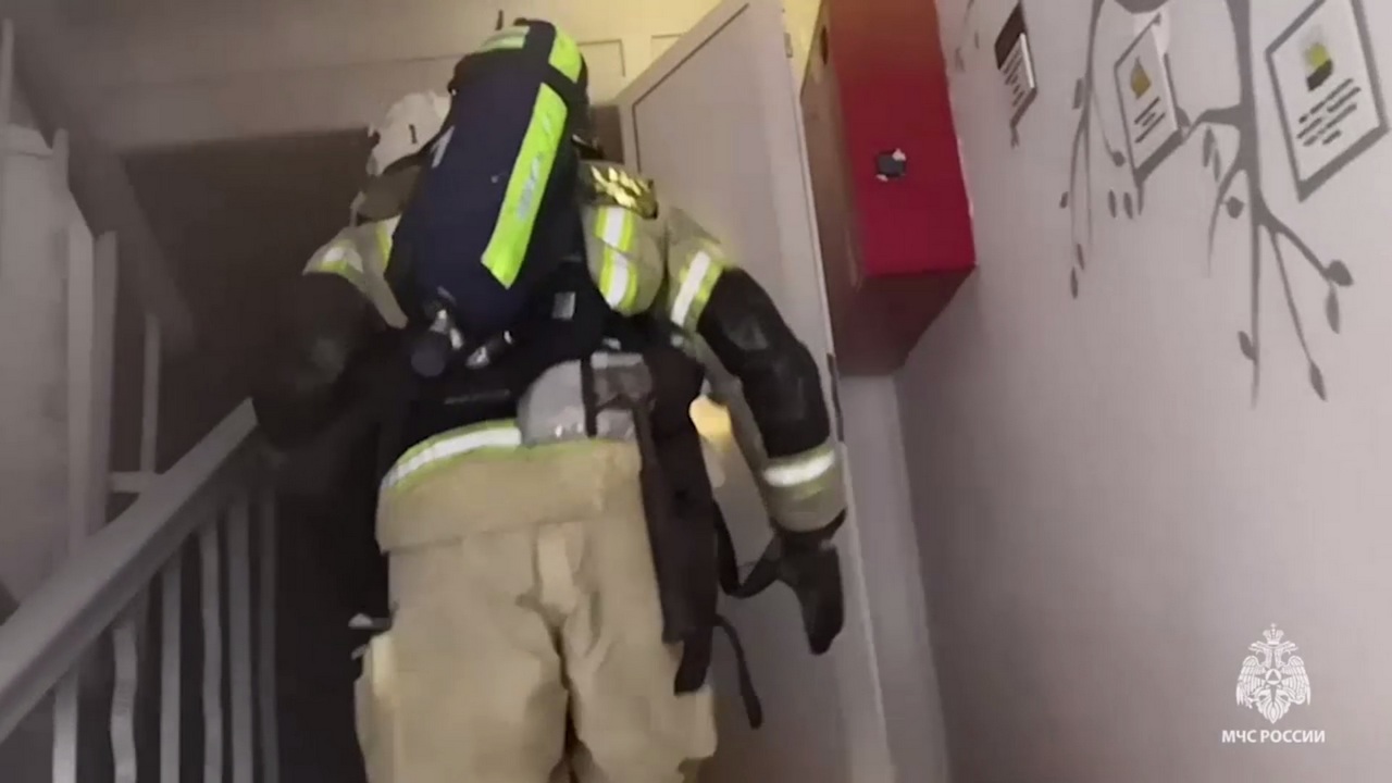 В Челябинске из-за пожара в техникуме эвакуировались более 300 человек