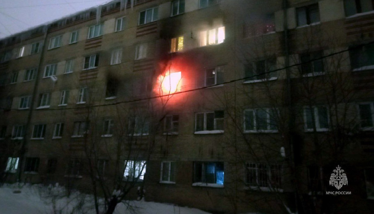 Два резонансных пожара потушили в новогоднюю ночь в Челябинске
