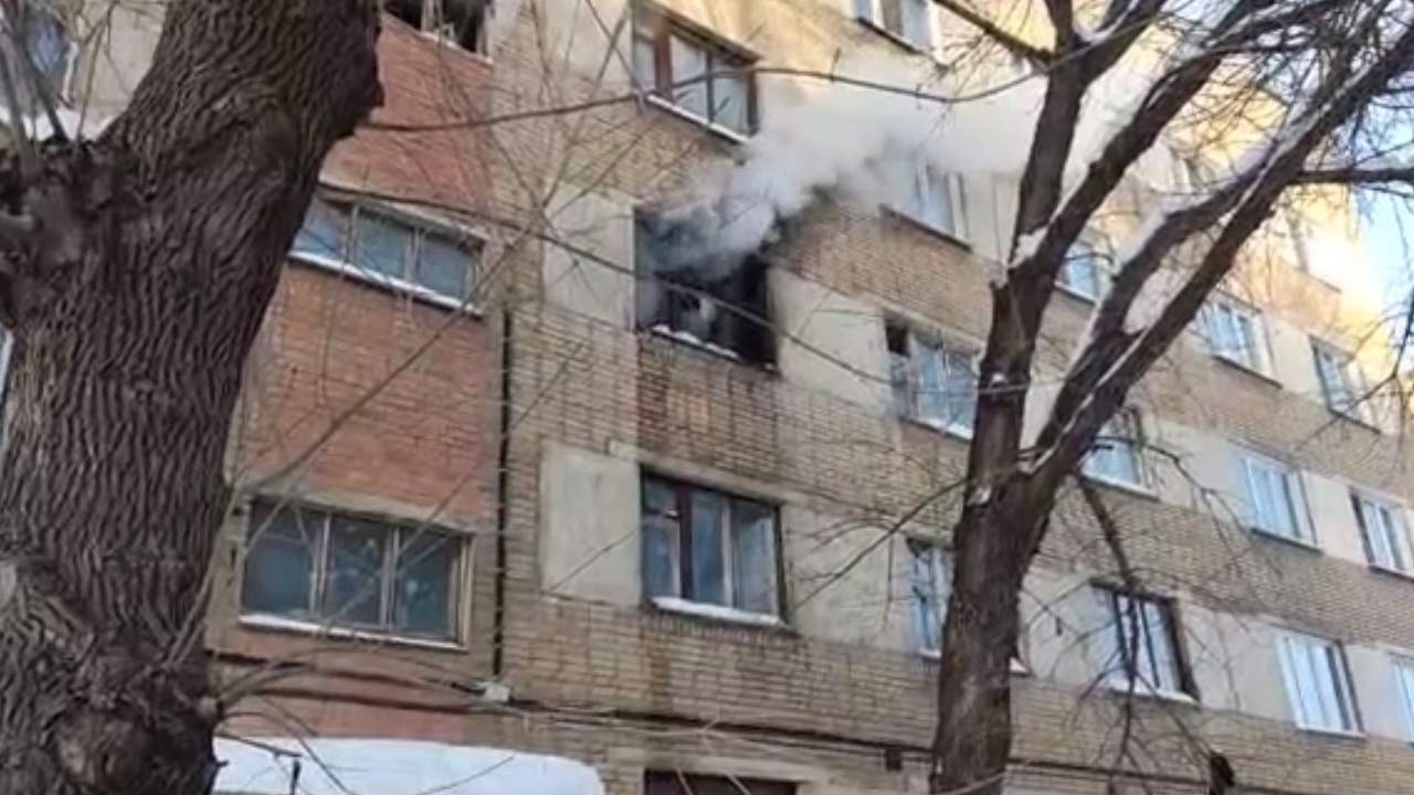Мужчина погиб во время пожара в пятиэтажке Челябинска