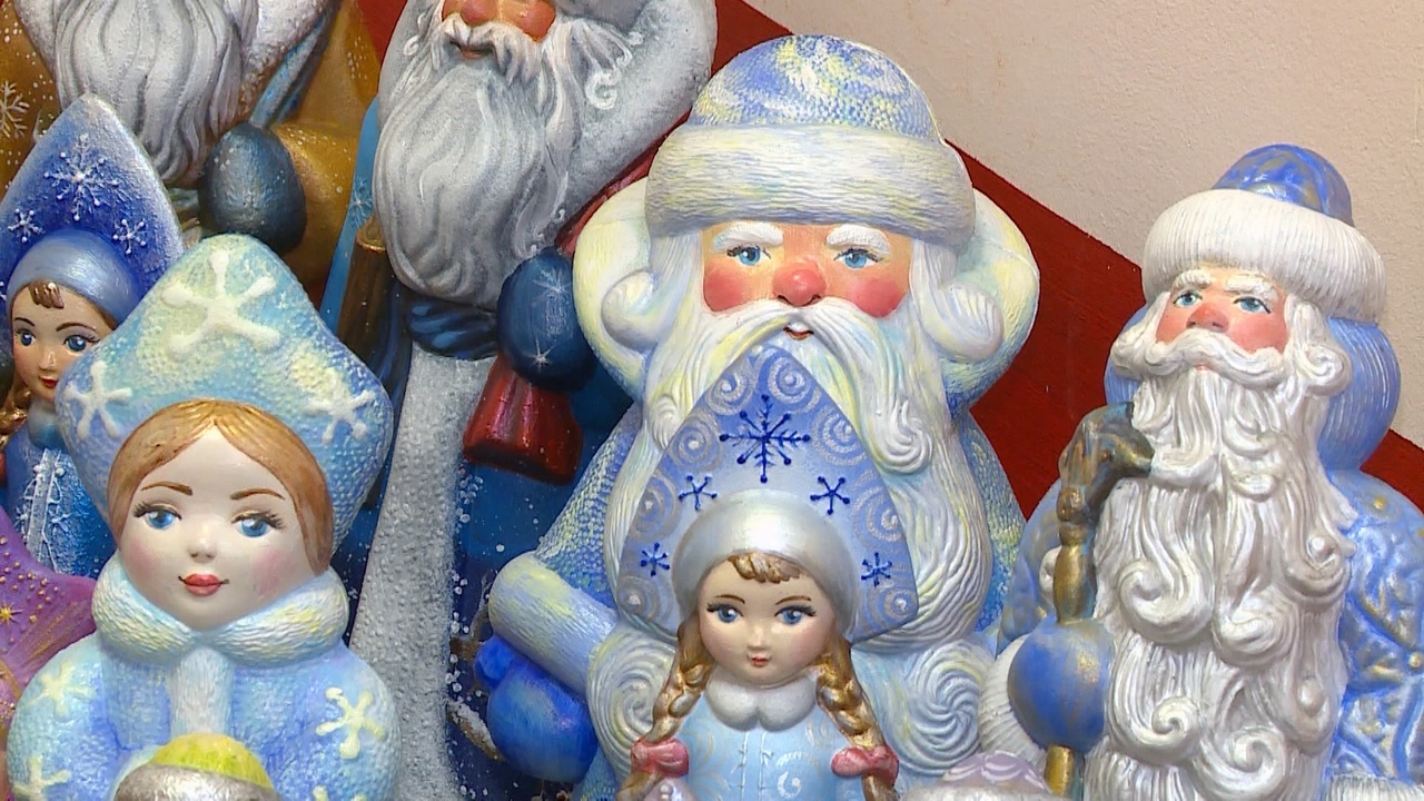 Мастерицы из Магнитогорска дают вторую жизнь старым игрушкам Деда Мороза и Снегурочки