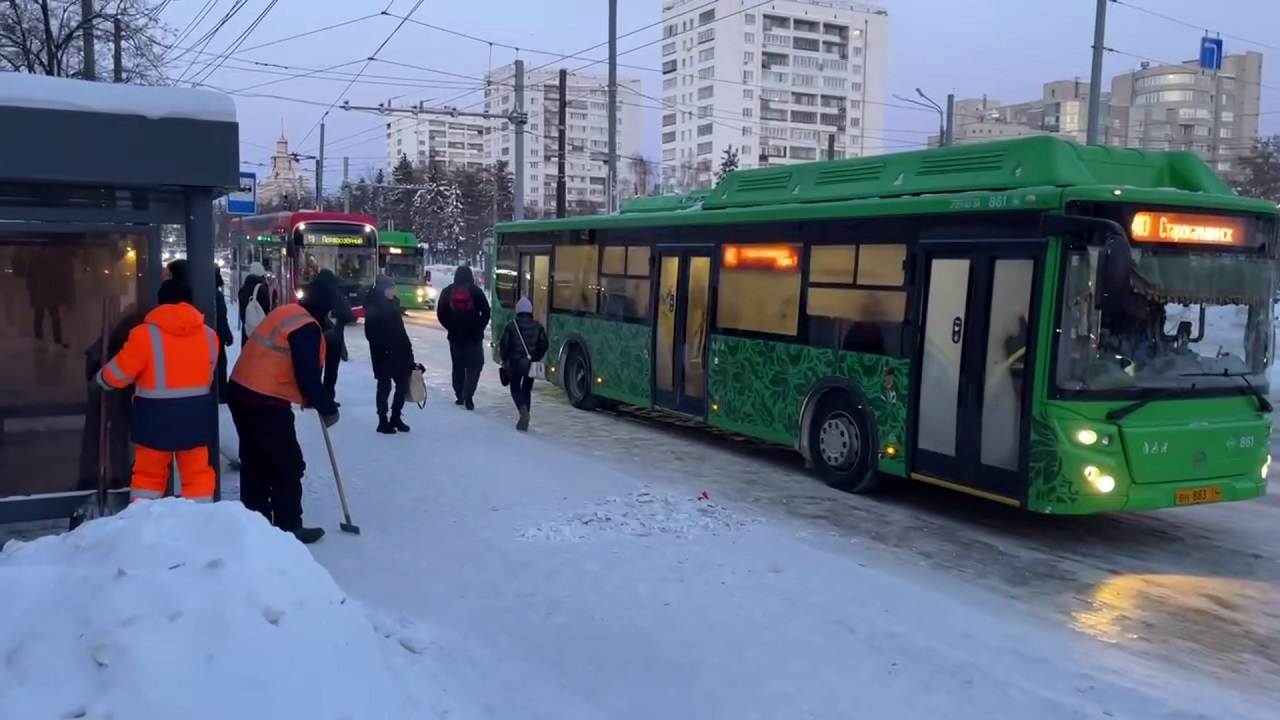 Работу общественного транспорта в час пик проинспектировали в Челябинске 