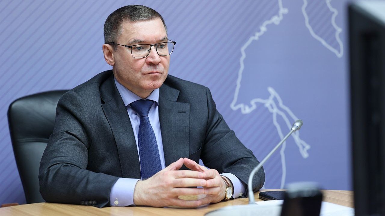 Владимир Якушев обсудил меры поддержки военных в регионах УрФО