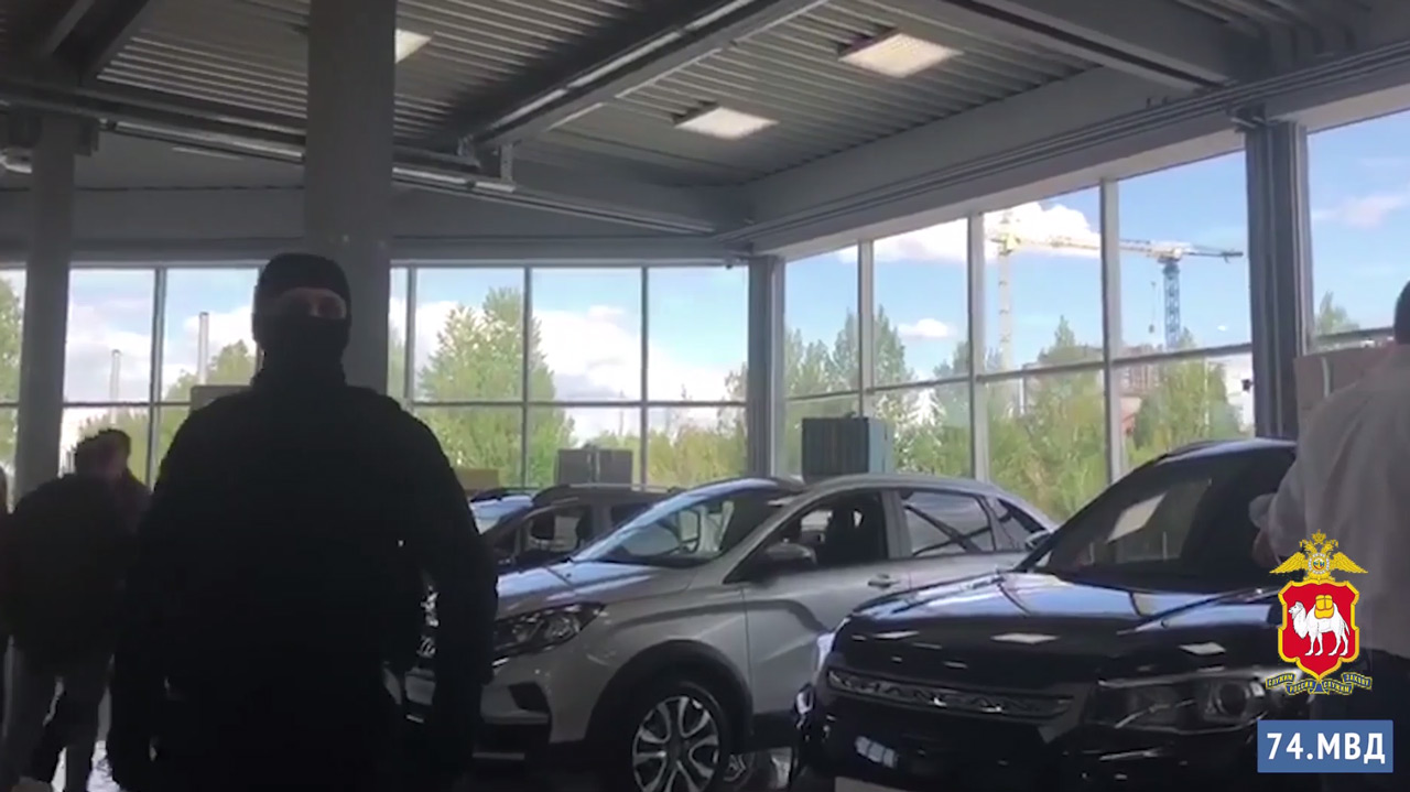 В Челябинске члены преступного сообщества обманули 112 покупателей машин
