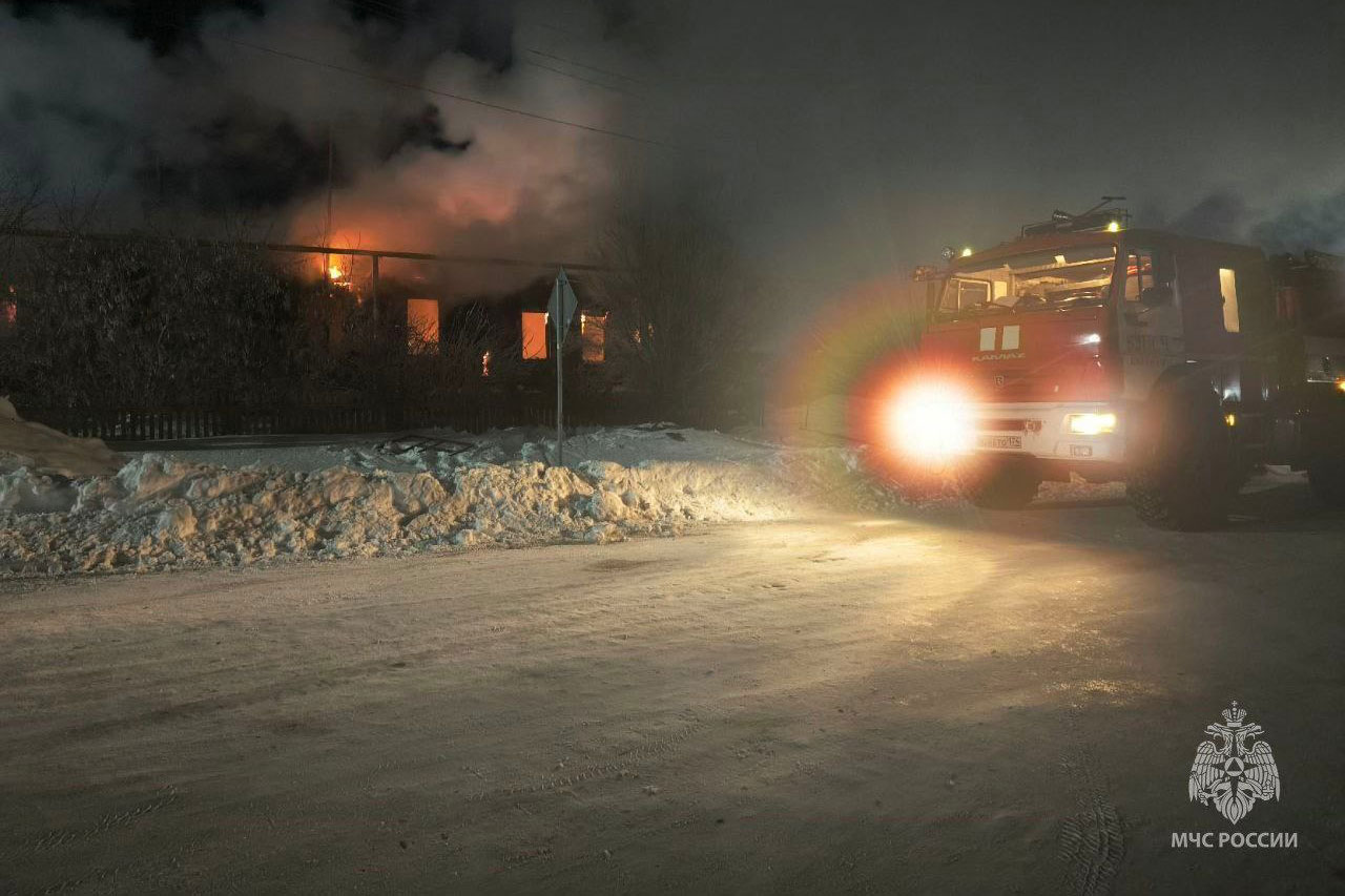 Две женщины погибли при пожаре в частном доме в Челябинской области