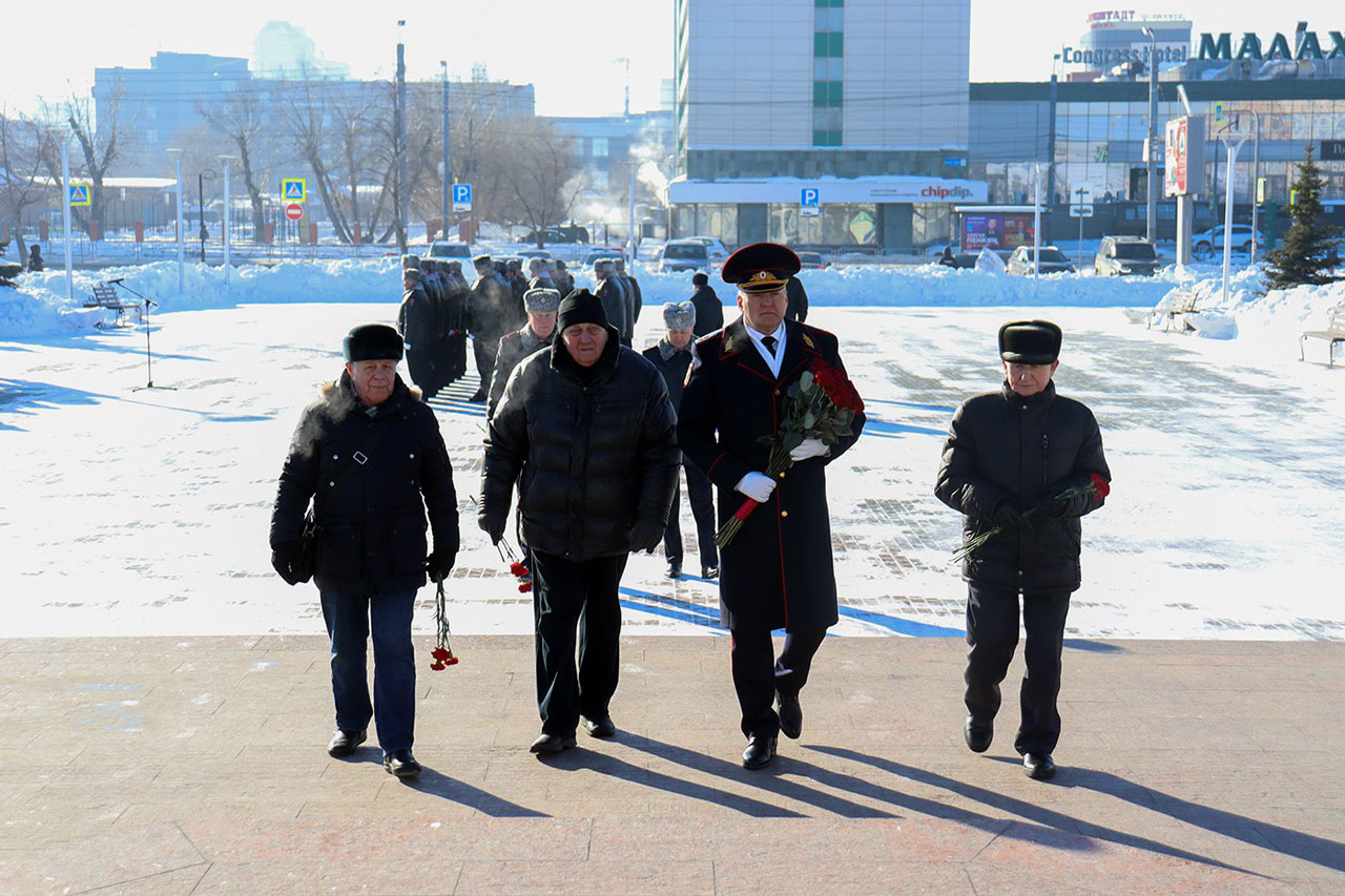 Память погибших сотрудников МВД почтили в Челябинске