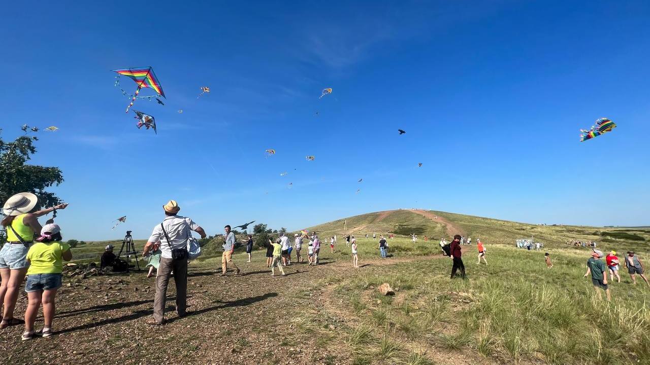 На набережной Челябинска появятся фотографии древнего города и природы 