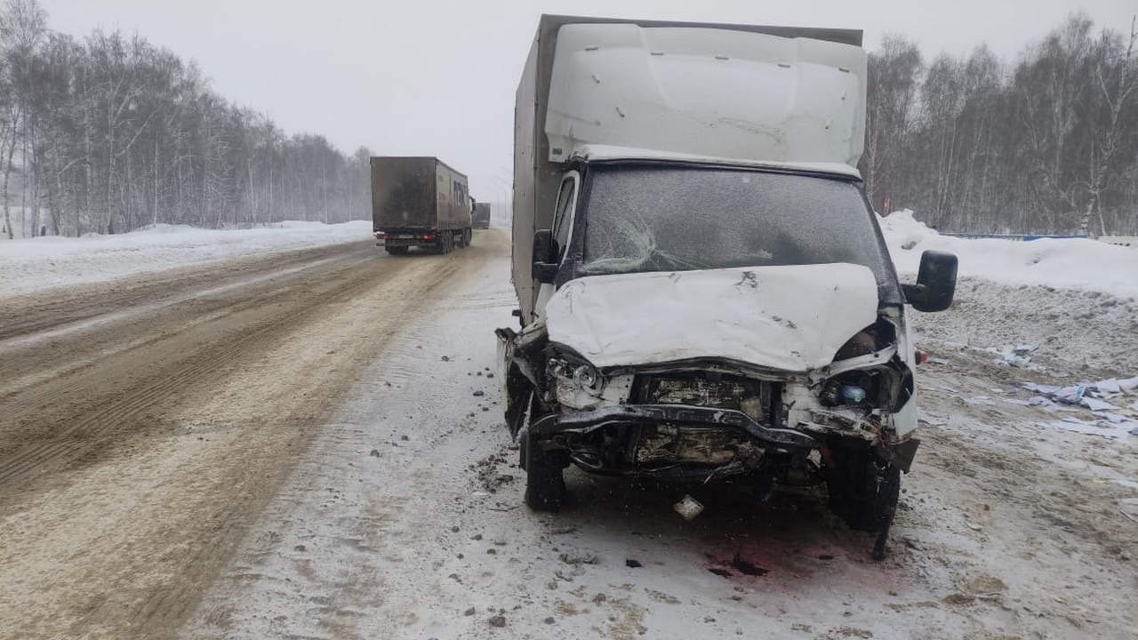 Автомобиль занесло: в ДТП под Челябинском погибла женщина