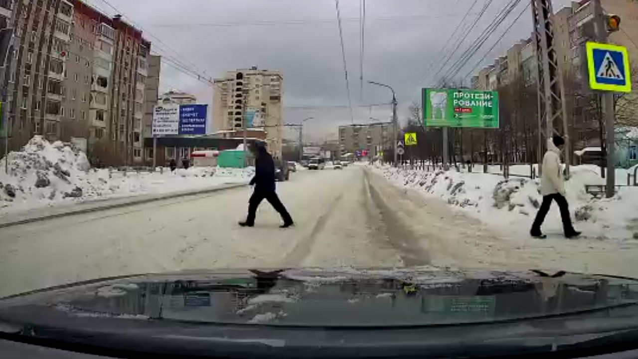 Иномарка сбила мужчину на пешеходном переходе в Миассе