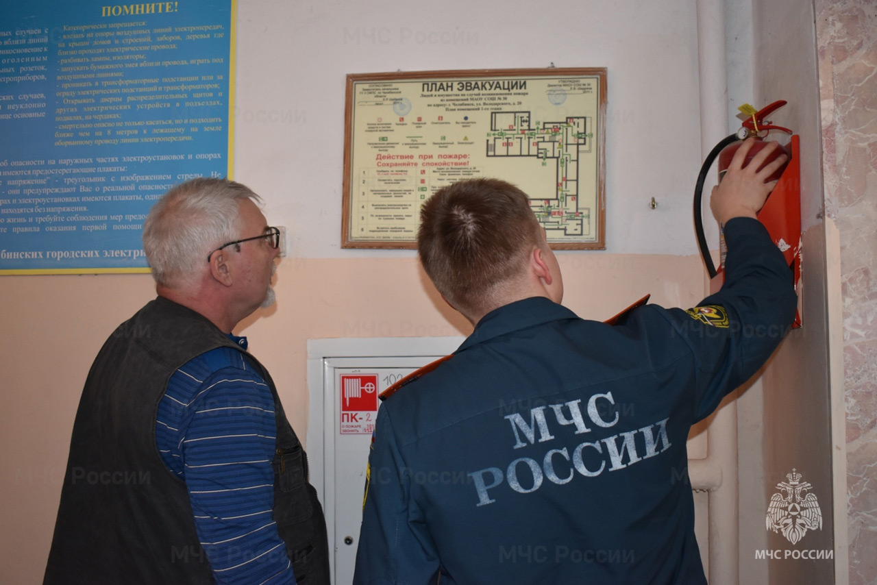 Сотрудники МЧС проверяют избирательные участки в Челябинской области