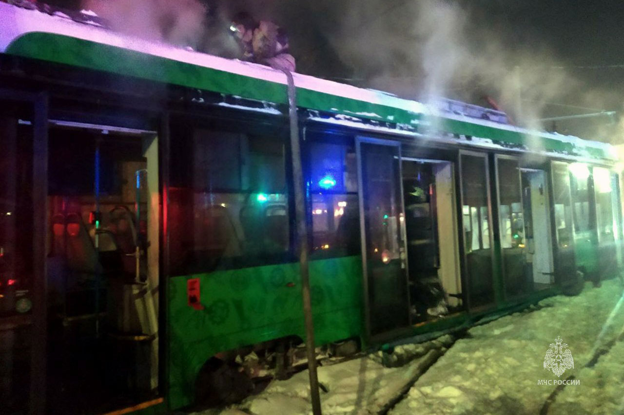 В Челябинске загорелся трамвай с пассажирами