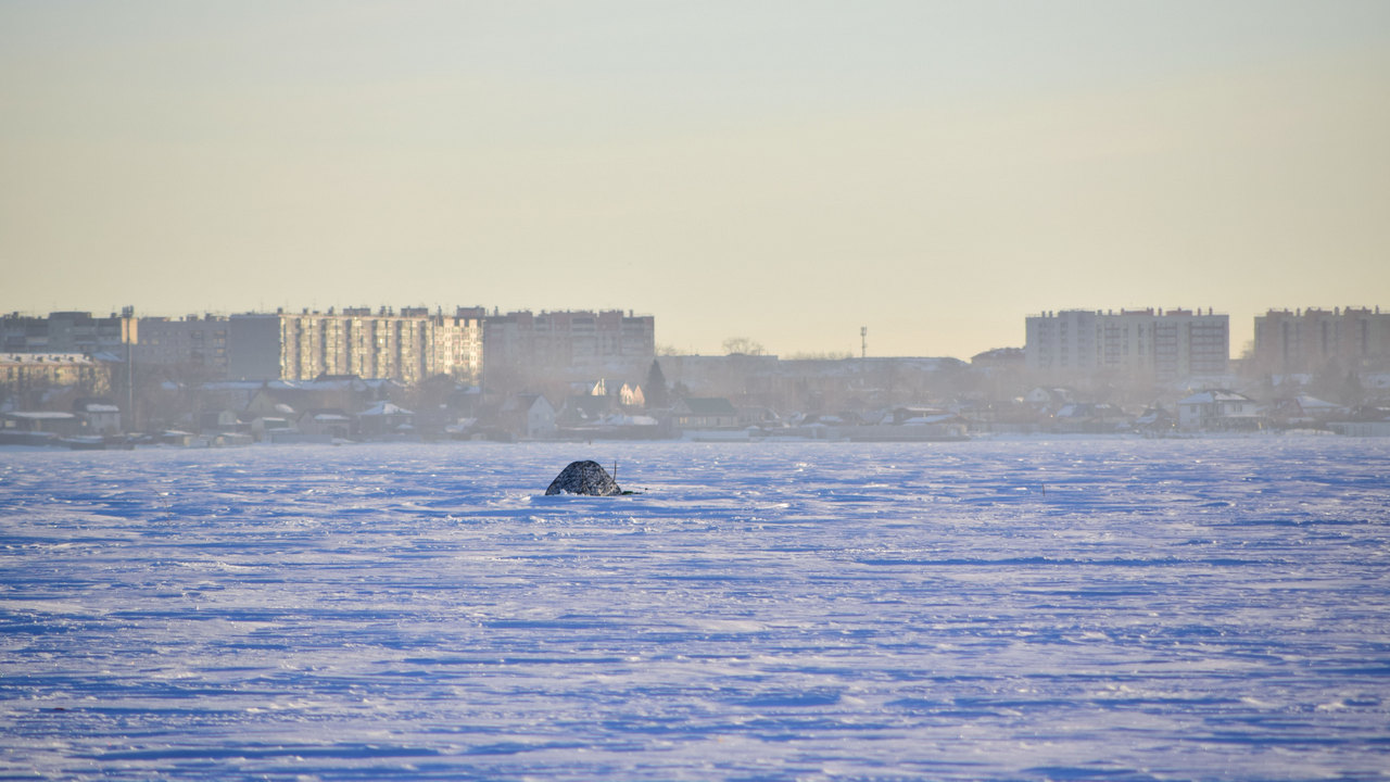 В Челябинской области рыбаков призывают убирать мусор со льда рек и озер 