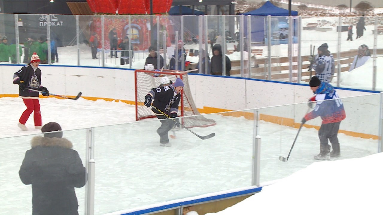 В Магнитогорске прошел фестиваль валенок: вспомнили спорт и развлечения 