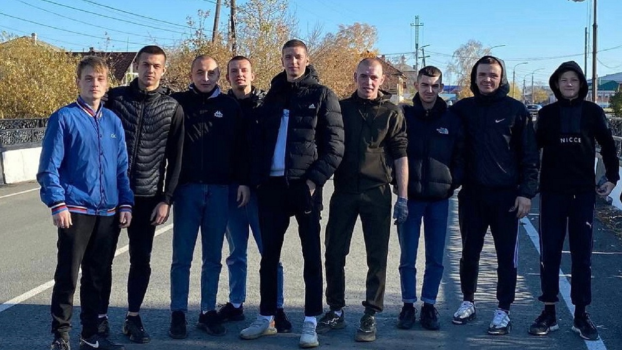 В Каслях студенты оказывают помощь пенсионерам и семьям участников СВО В Каслях студенты оказывают помощь пенсионерам и семьям участников СВО