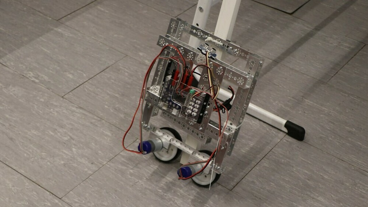 Школьники из Челябинской области разработали умного робота-шахтера