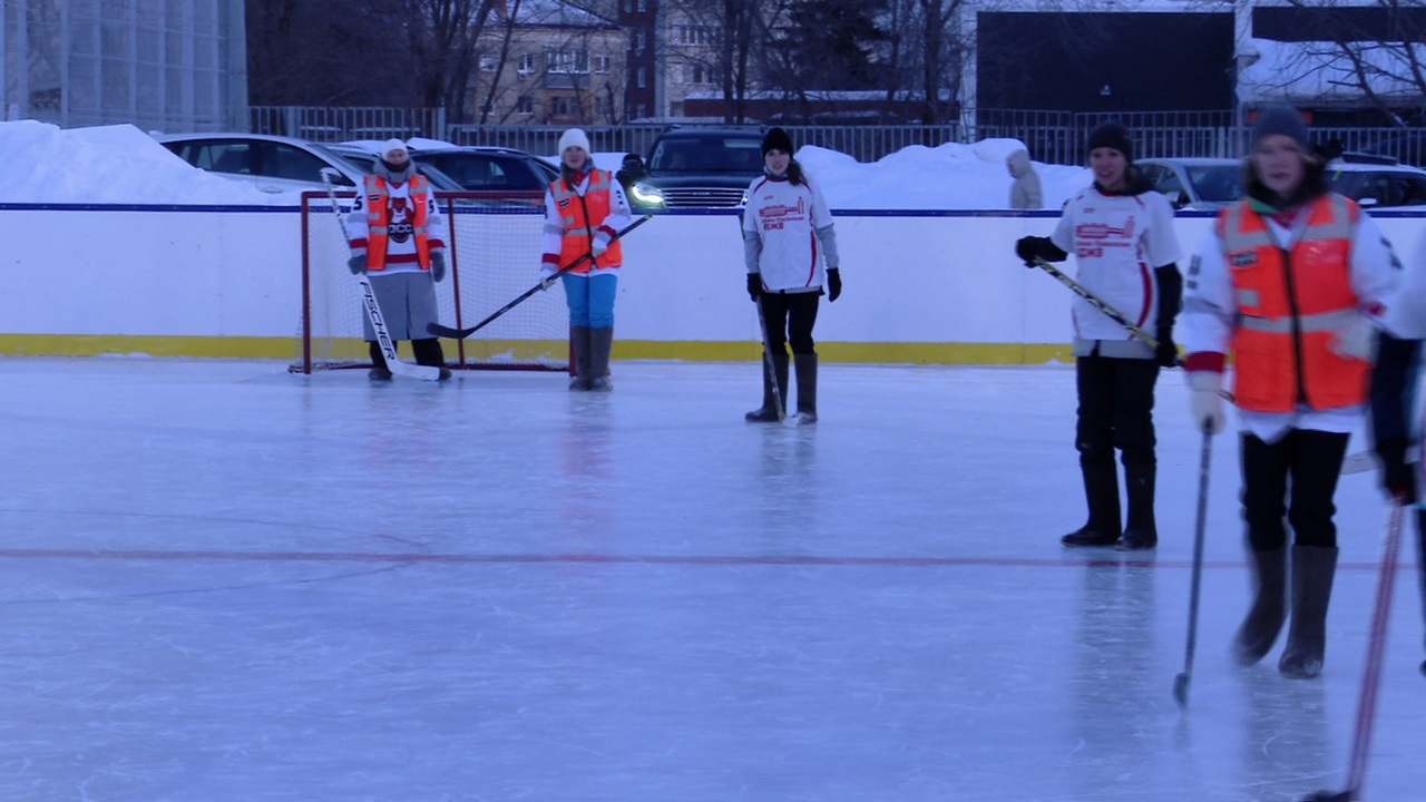 Железнодорожники в Челябинске устроили турнир по хоккею в валенках