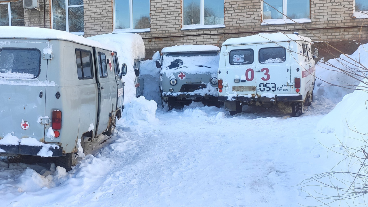 Больница в Челябинской области передала 4 автомобиля участникам СВО