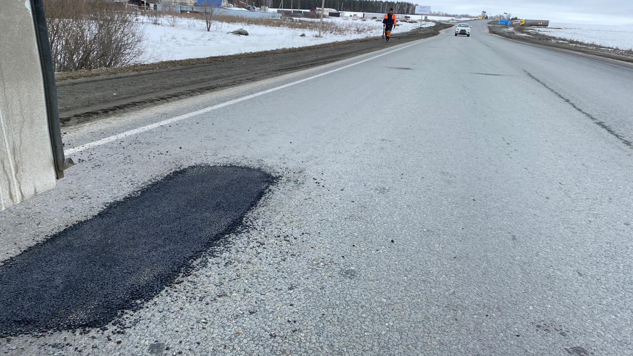 На трассах в Челябинской области стартовал ямочный ремонт