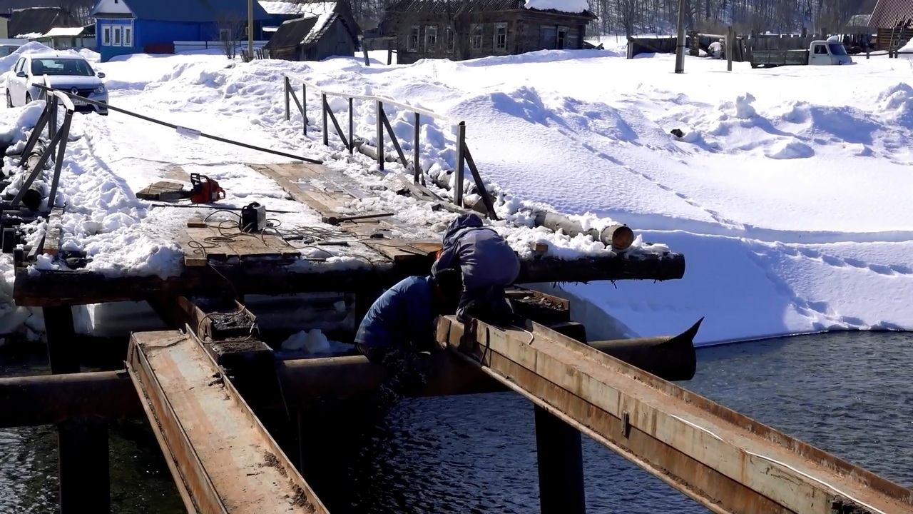 В Челябинской области оперативно восстановили рухнувший в поселке мост