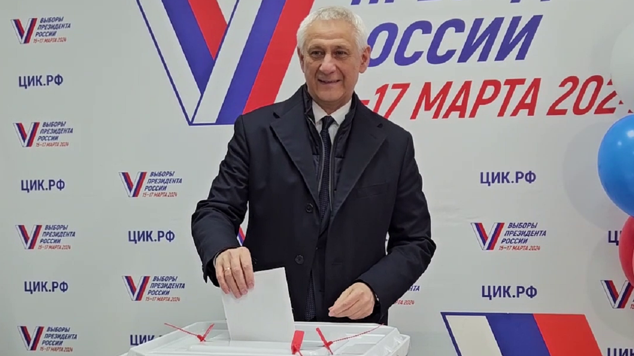 Первые лица Челябинской области проголосовали на выборах президента России 