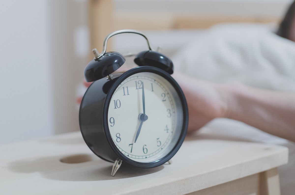 Почти половина южноуральцев признались, что не могут проснуться по будильнику