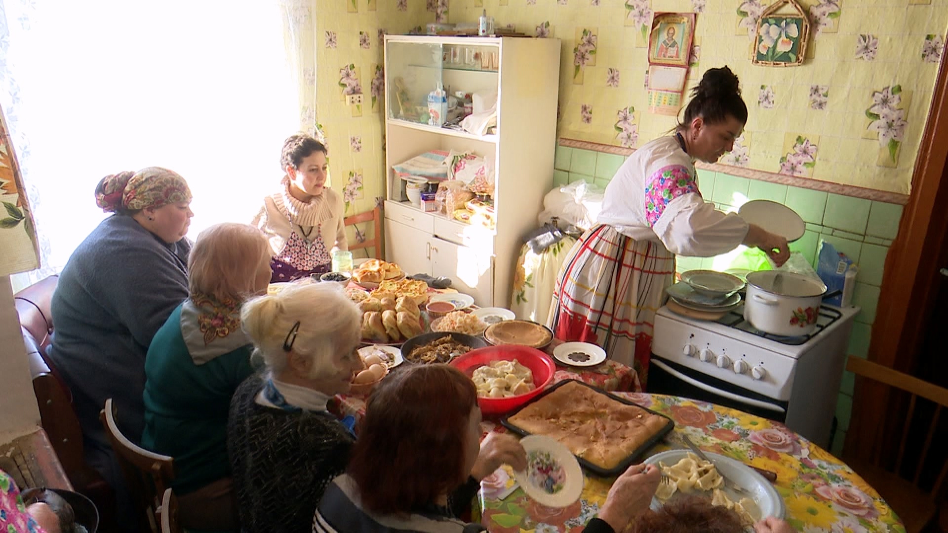 Рыбники и плацинды: жители Октябрьского района поделились старинными рецептами 