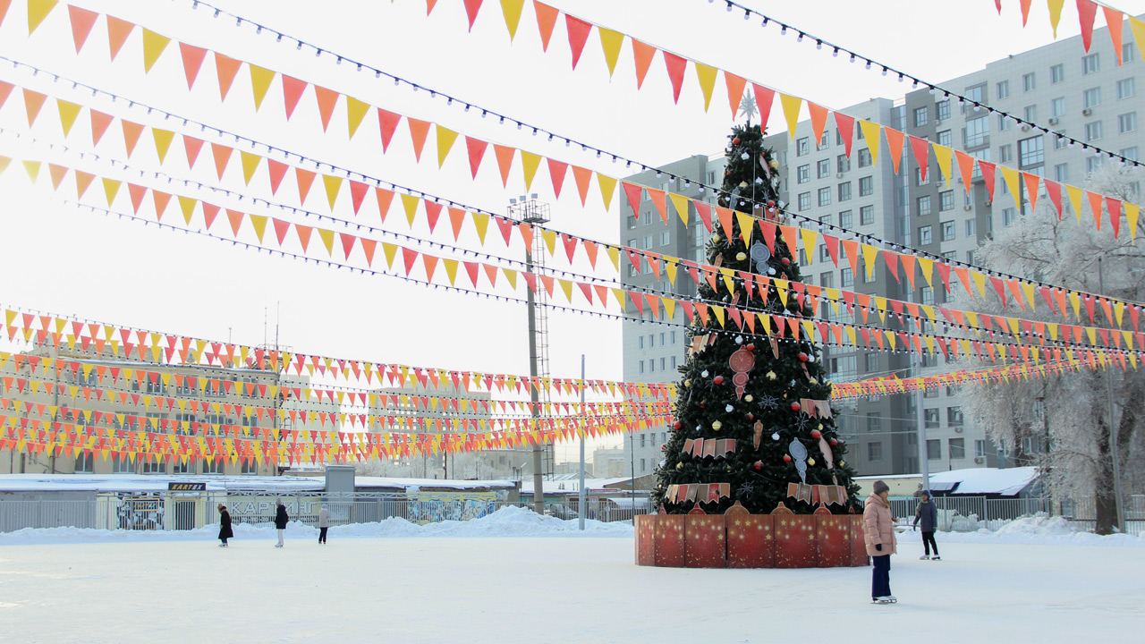Ледовые катки начали закрывать в Челябинске