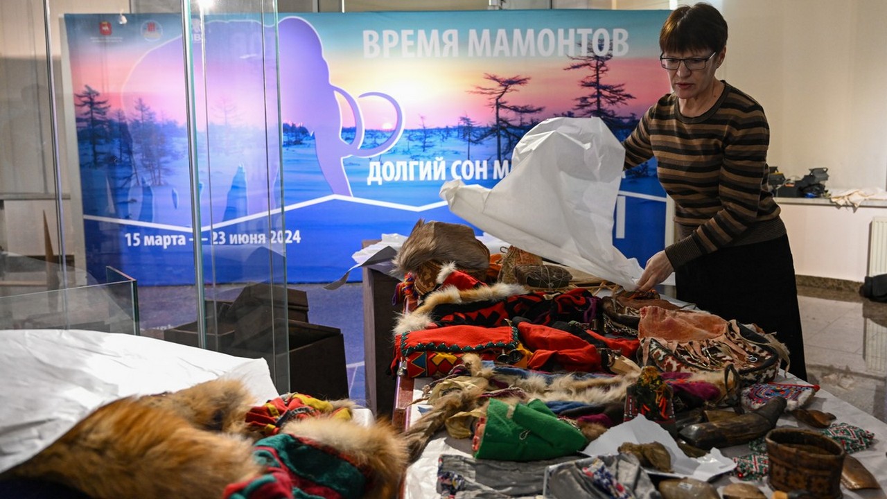 Мумию мамонтенка, которой 42 тысячи лет, привезли в Челябинск Мумию мамонтенка, которой 42 тысячи лет, привезли в Челябинск
