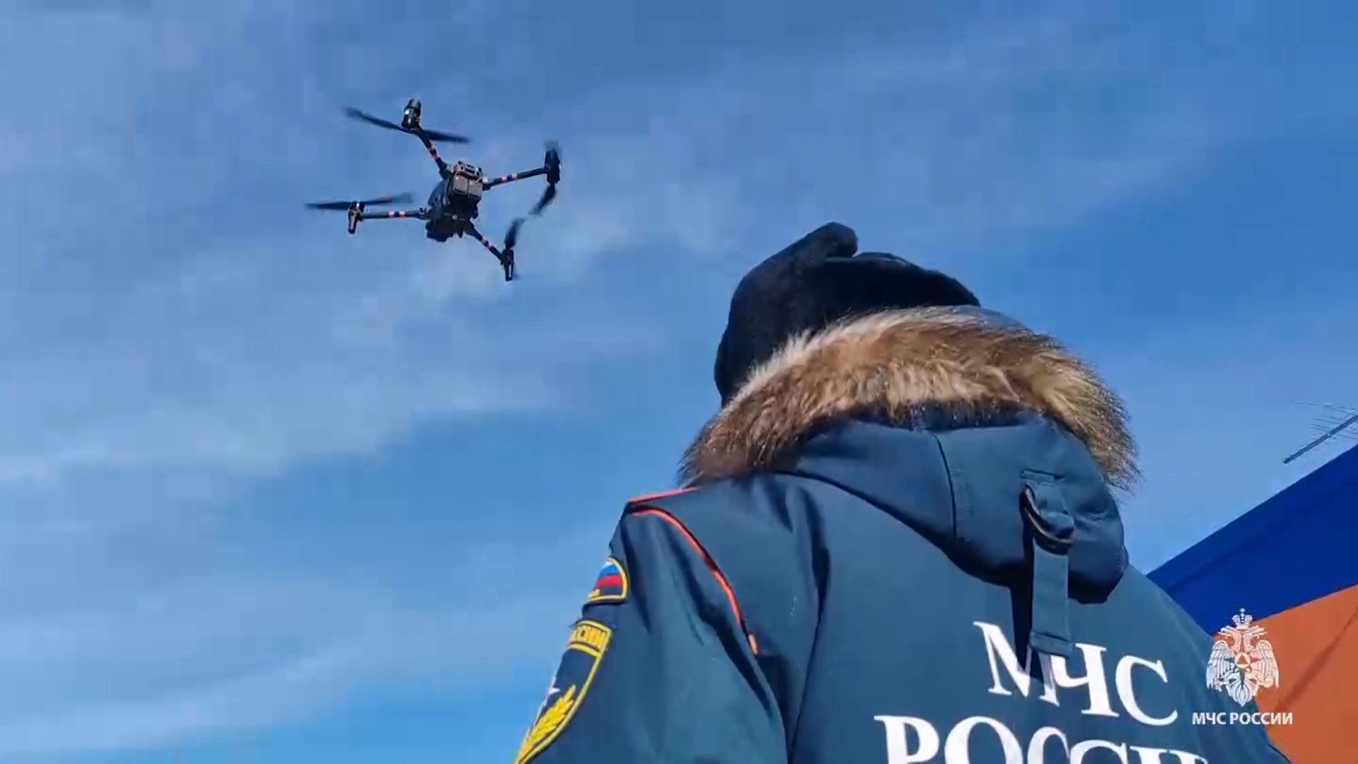 видео дронов камикадзе. беспилотник камикадзе switchblade. дрон-камикадзе switchblade 300. видео дронов камикадзе. рой боевых беспилотников.