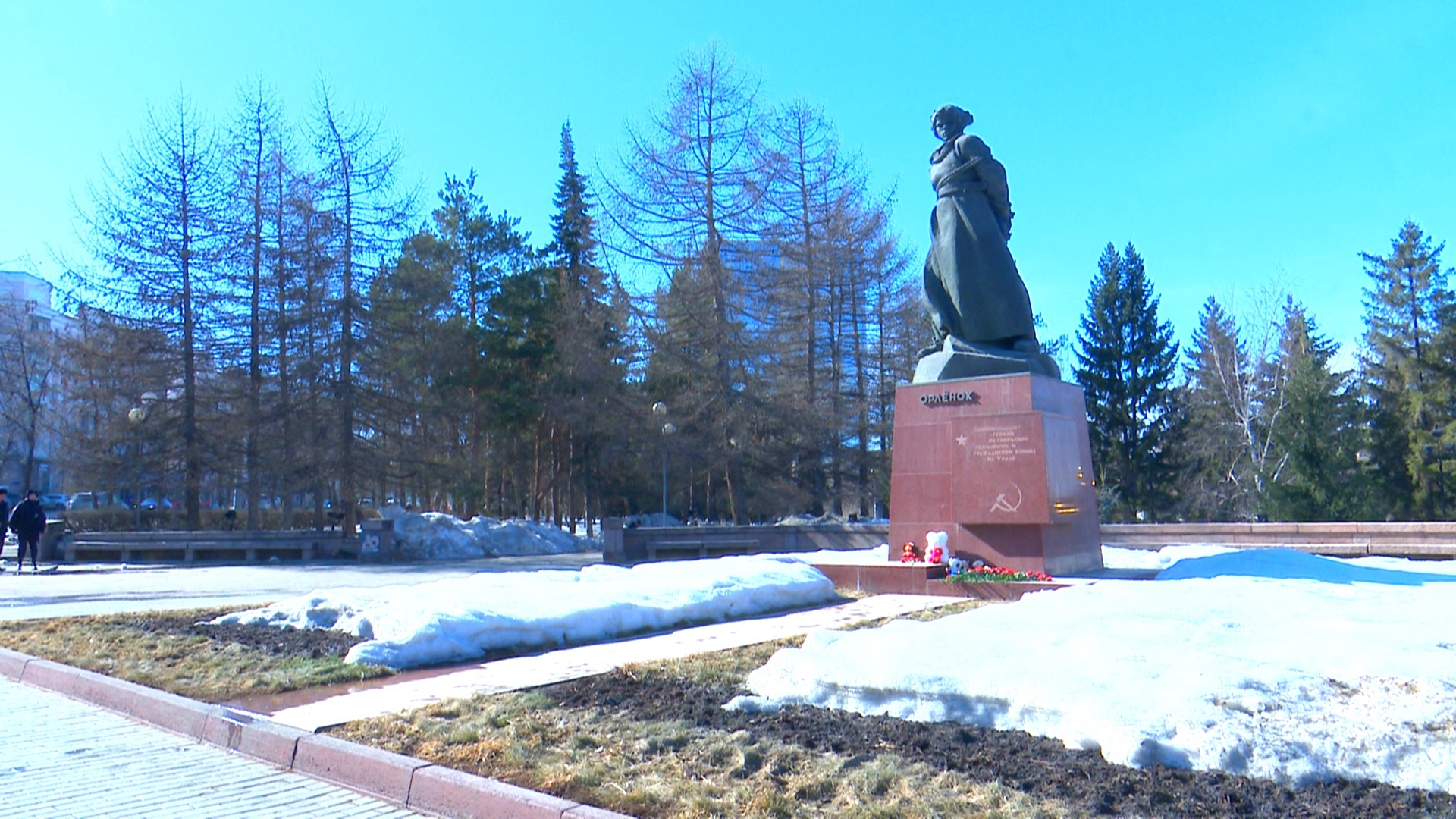 В Челябинской области появились стихийные мемориалы в память о погибших в теракте 