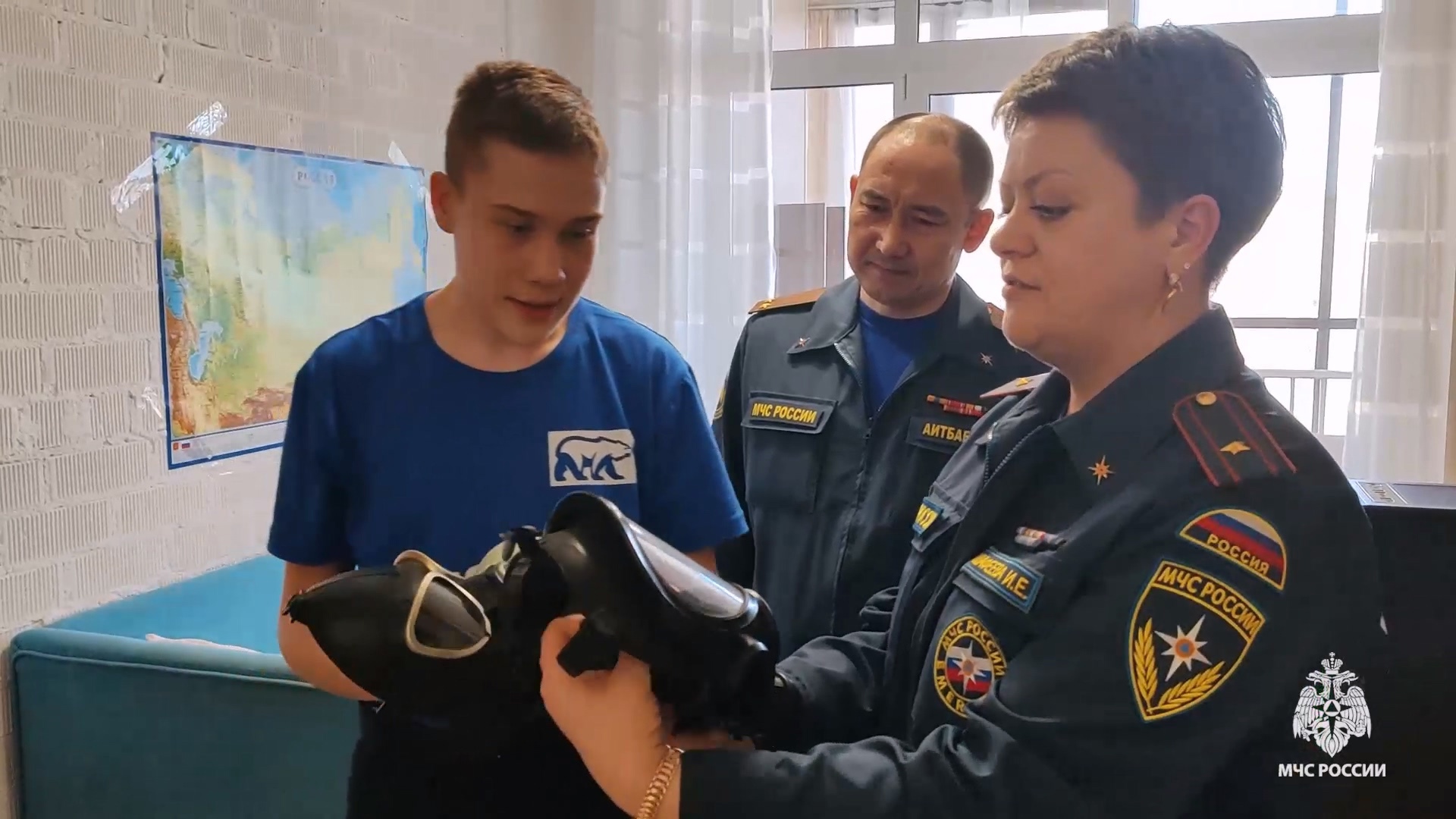 Челябинский школьник собрал коллекцию из сотни разных противогазов