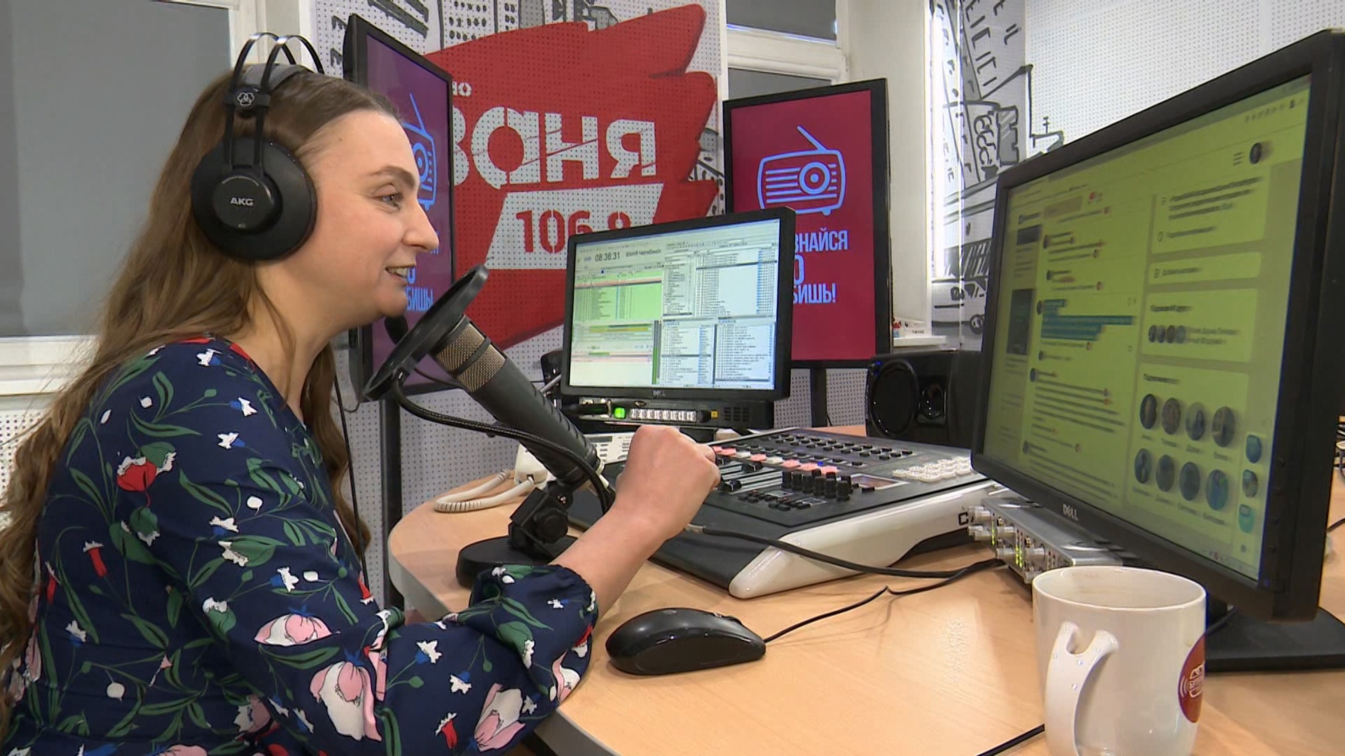 Утреннему шоу "Бутерброды" на "Радио Ваня" в Челябинске исполнилось три года