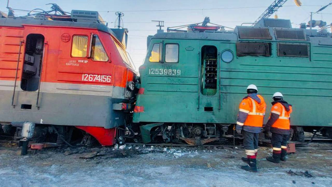 Два электровоза столкнулись в Челябинской области: у одного из них отказали тормоза